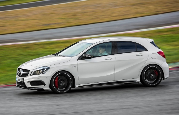Uma das novidades do Mercedes A45 AMG é sua tração integral, uma tendência que deve se espalhar entre os próximos modelos da divisão esportiva, tradicional...